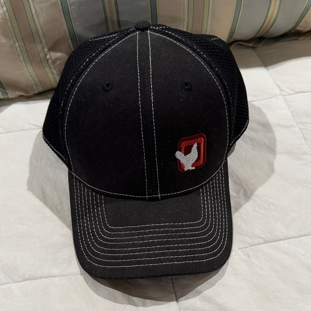 New Era rooster Black Mesh Cap